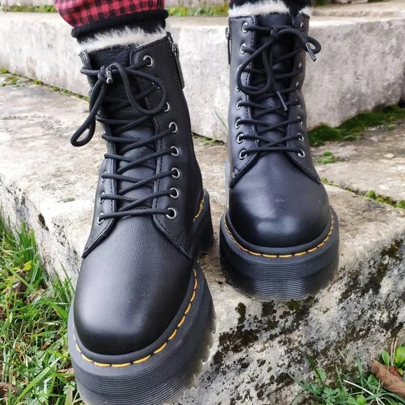 NWOB DR. MARTENS Jadon FL 8 Eye Boots - Picture 10 of 14